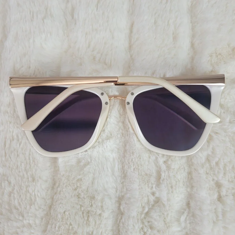 QUAY // ltd ed jlo collaboration white rose gold mirror lens ivory frame cateyes